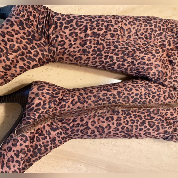 Leopard print suede heeled boots + FREE BOOT STUFFERS - Picture 4 of 5